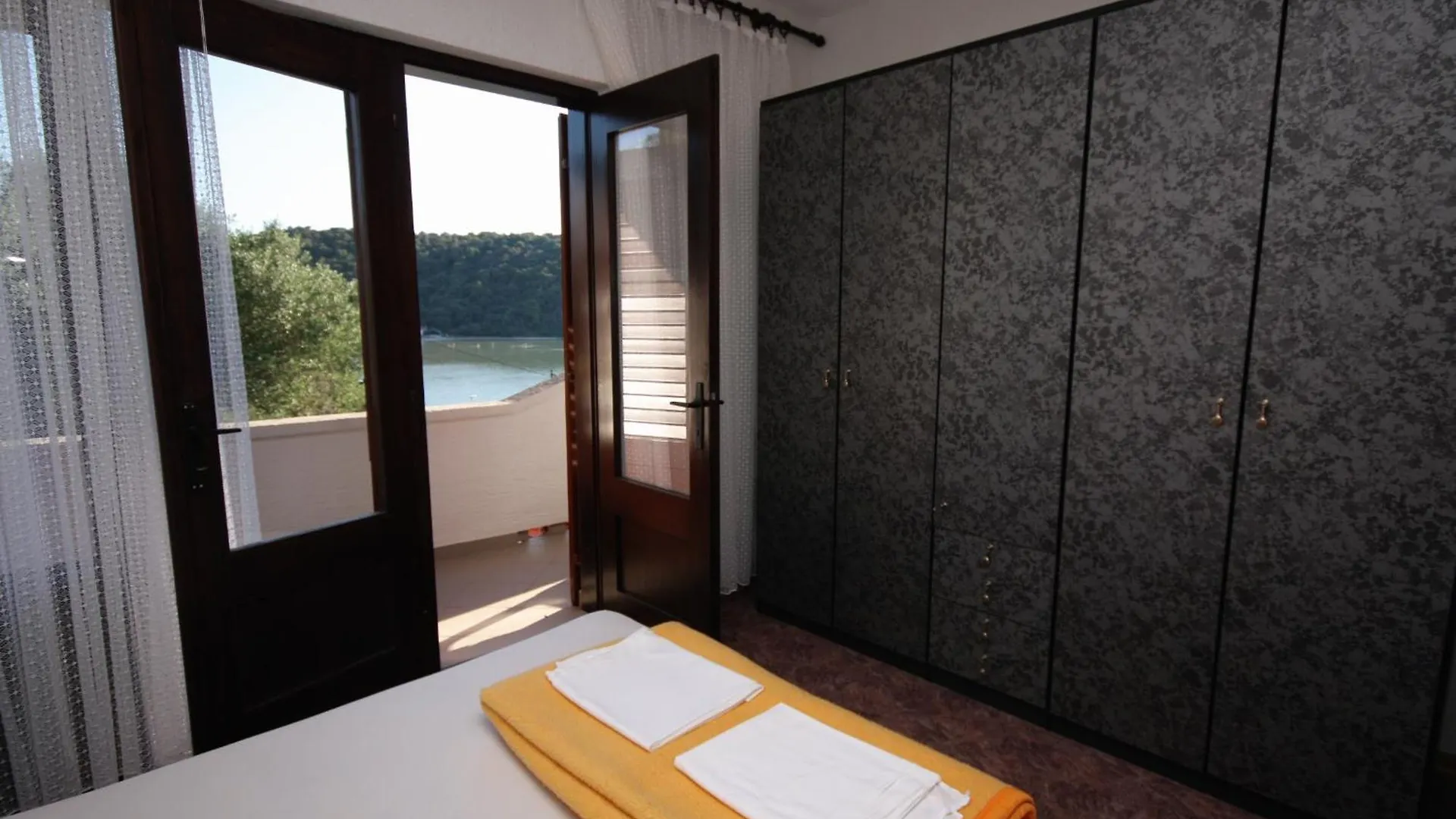 Apartments By The Sea Kampor, Rab - 5051